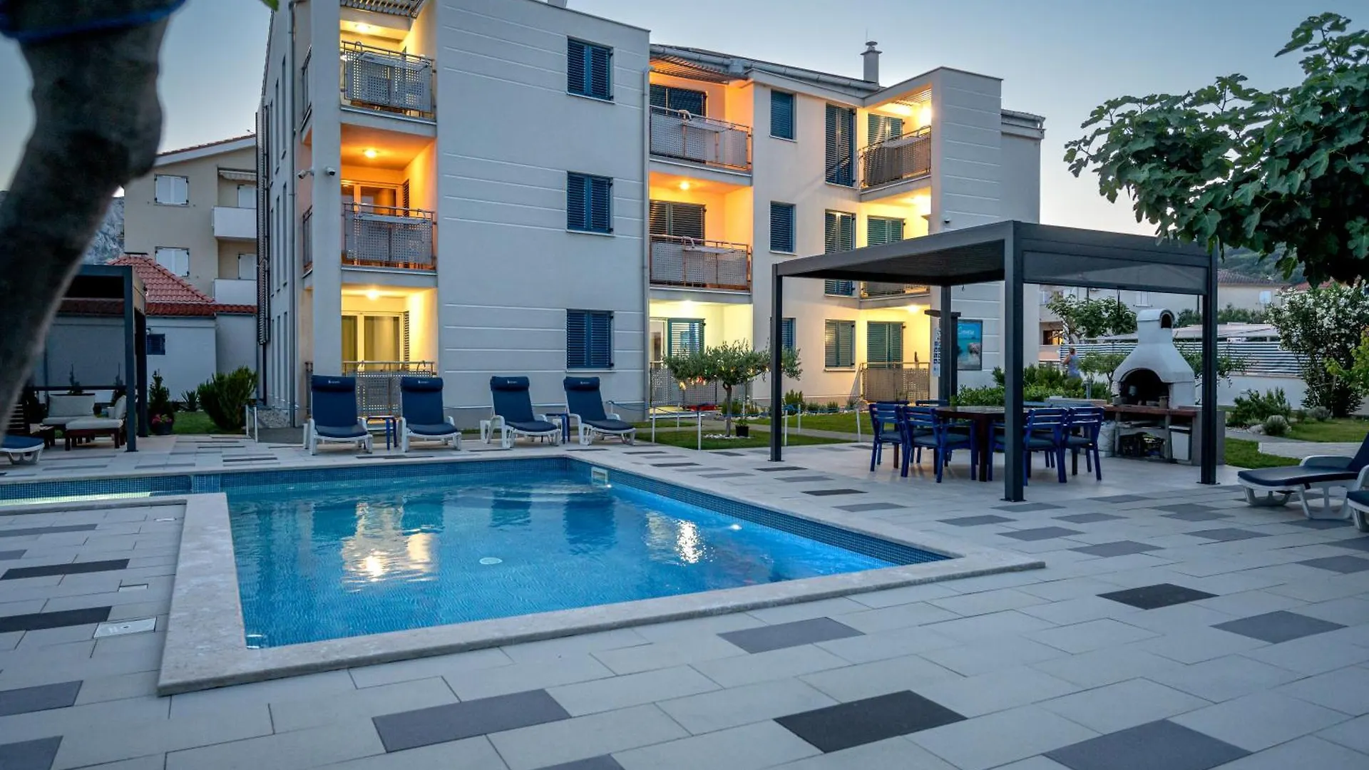 Adorami Apartments Baska